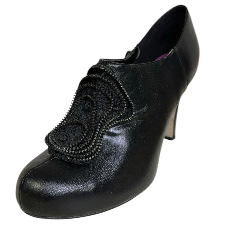 Madden Girl Black Leather Rokker Ruffled Zipper Bootie 4 Inch Heels Womens 11